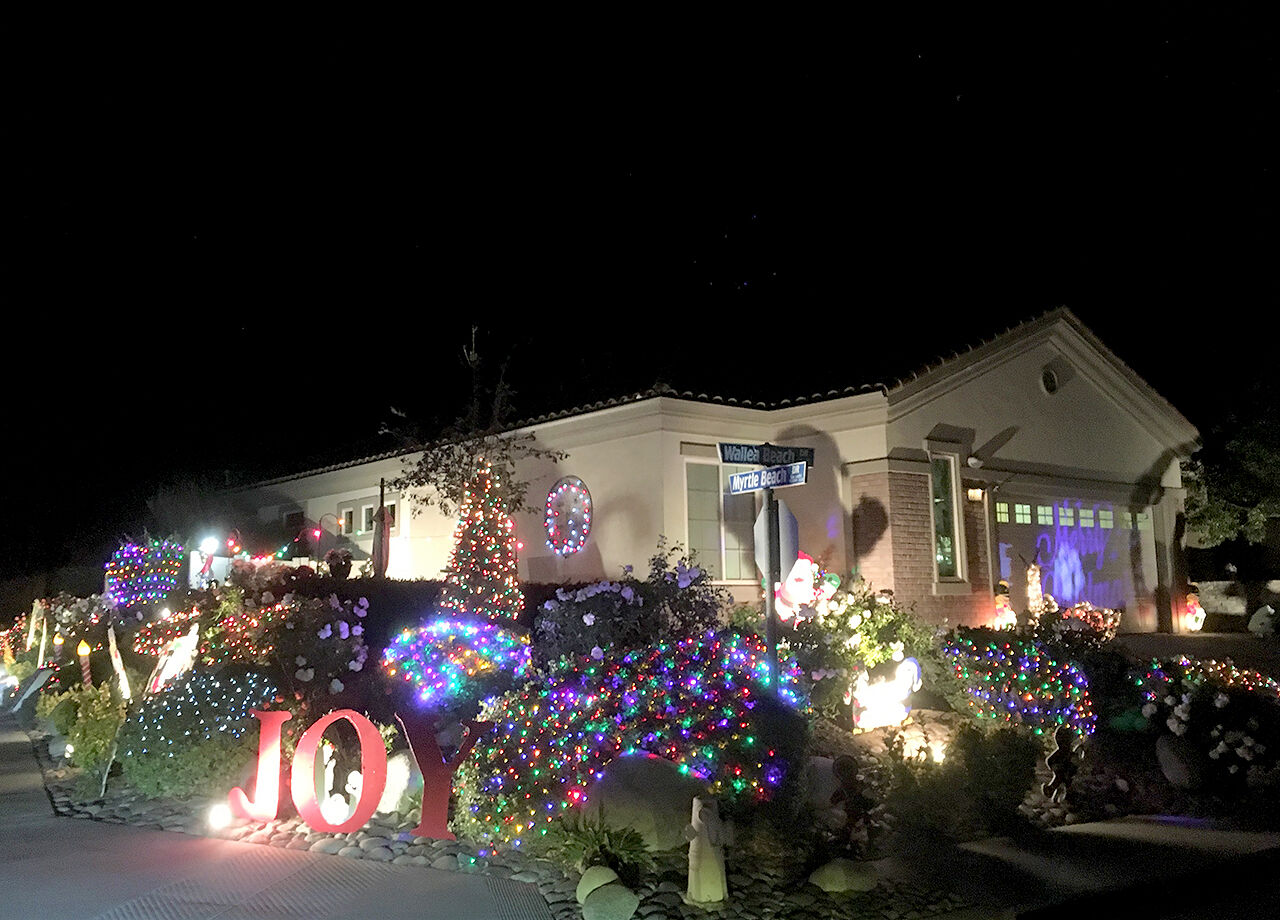 Holiday House Decorating Contest